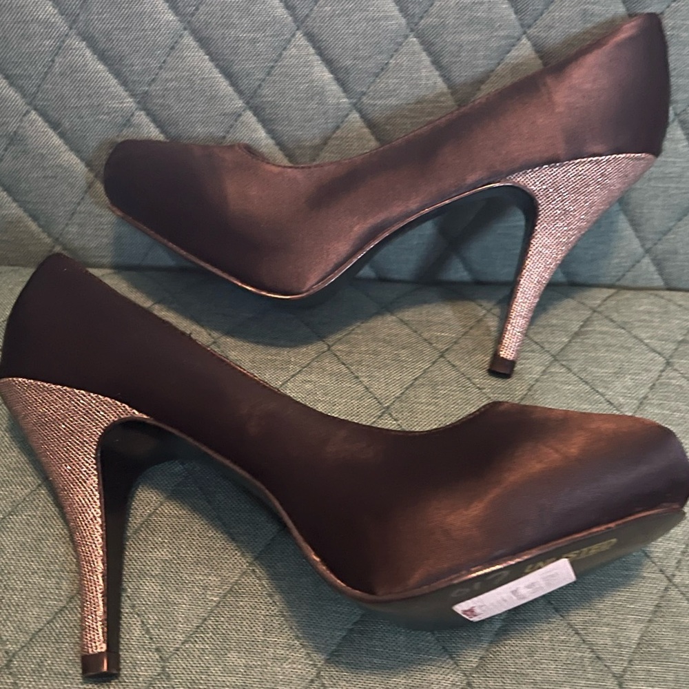 Unlisted by Kenneth Cole Black and Silver Heels 9.5